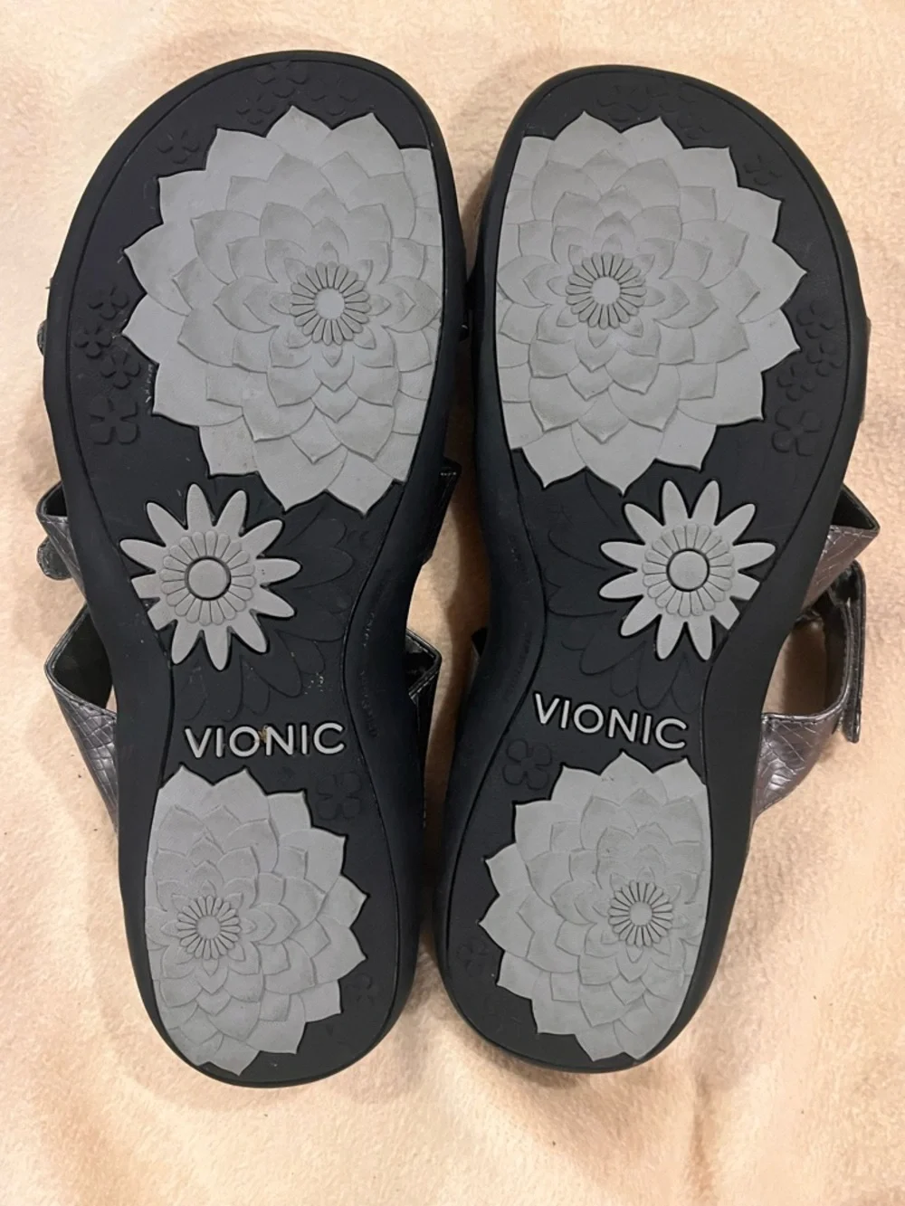 Vionic Pewter Aubrey Textured-Strap Slide Sandals size 9